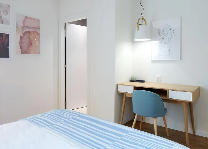 H Suite3B By Smiling Rentals