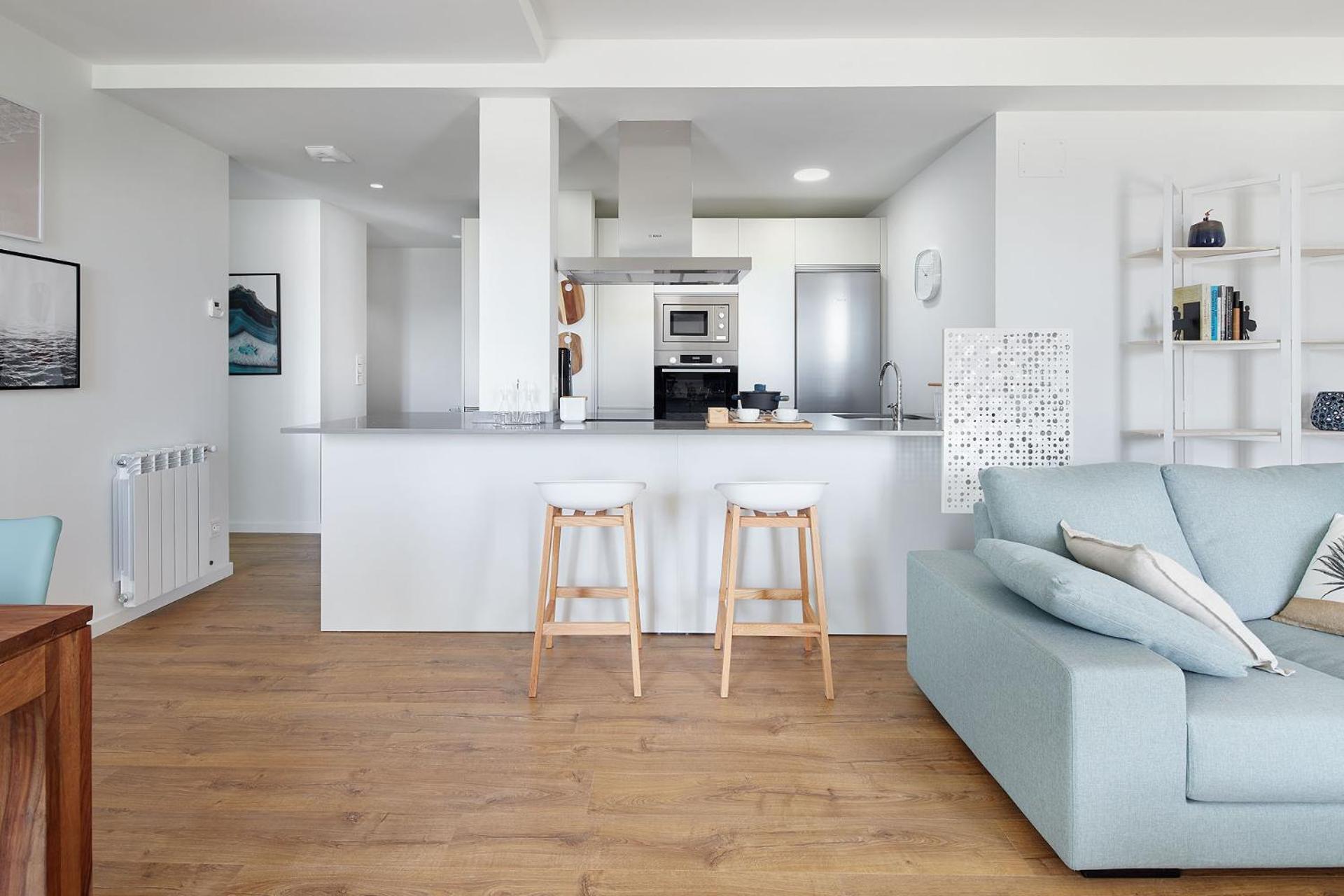 H Suite3b By Smiling Apartment