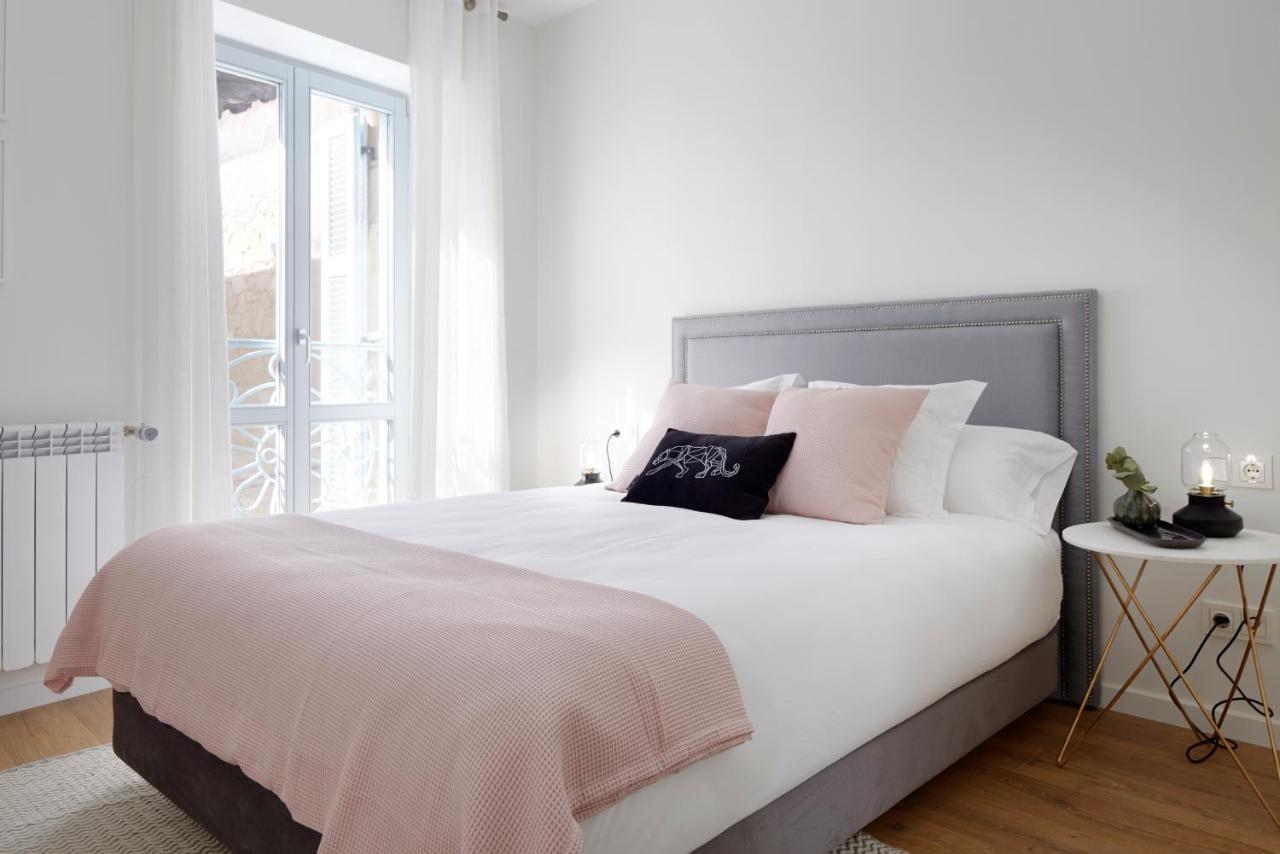 H Suite3b By Smiling Apartment