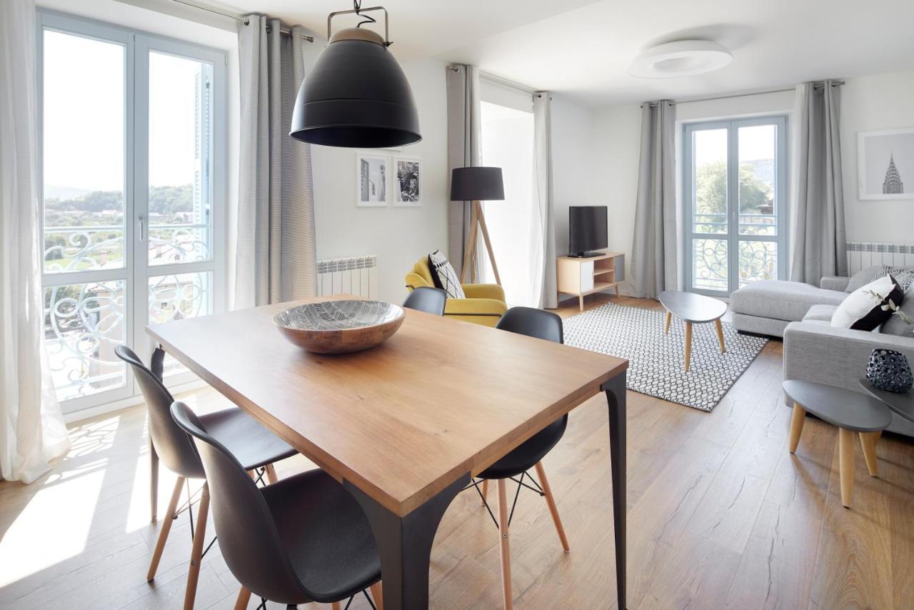 H Suite3b By Smiling * Hondarribia