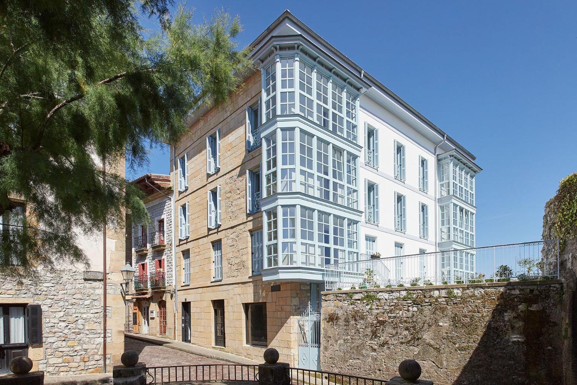 H Suite3b By Smiling Hondarribia
